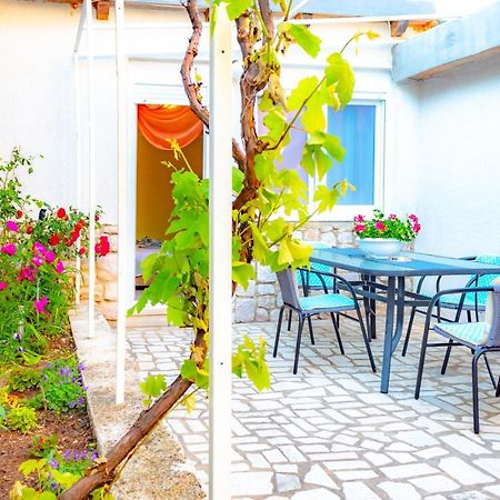 Vacation Home Grill & Chill With 350M2 Garden With Bbq 노비비노돌스키 외부 사진